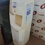 LOTE 187 - 01 BEBEDOURO PARA GARRAFÃO MARCA EGE 220V. (NO ESTADO, LEILÃO NÃO TEM GARANTIA E NEM DEVOLUÇÃO, SUJEITO A POSSÍVEIS AVARIAS VISÍVEIS/OCULTAS E/OU AUSÊNCIA DE COMPONENTES).