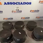 LOTE 318 - 06 ALTO-FALANTES COM SUPORTE DE FERRO. (NO ESTADO, LEILÃO NÃO TEM GARANTIA E NEM DEVOLUÇÃO, SUJEITO A POSSÍVEIS AVARIAS VISÍVEIS/OCULTAS E/OU AUSÊNCIA DE COMPONENTES).