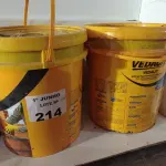 LOTE 214 - 02 BALDES DE VEDALIT, ADITIVO PLASTIFICANTE CONCENTRADO PARA CONCRETO E ARGAMASSAS 18L. (NO ESTADO, LEILÃO NÃO TEM GARANTIA E NEM DEVOLUÇÃO, SUJEITO A POSSÍVEIS AVARIAS VISÍVEIS/OCULTAS E/OU AUSÊNCIA DE COMPONENTES).