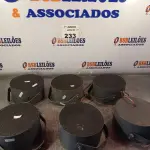 LOTE 233 - 06 ALTO-FALANTES COM SUPORTE DE FERRO. (NO ESTADO, LEILÃO NÃO TEM GARANTIA E NEM DEVOLUÇÃO, SUJEITO A POSSÍVEIS AVARIAS VISÍVEIS/OCULTAS E/OU AUSÊNCIA DE COMPONENTES).