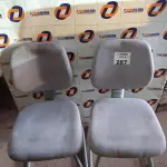 LOTE 287 - 02 CADEIRAS DE ESCRITÓRIO COM BASES FIXAS. (NO ESTADO, LEILÃO NÃO TEM GARANTIA E NEM DEVOLUÇÃO, SUJEITO A POSSÍVEIS AVARIAS VISÍVEIS/OCULTAS E/OU AUSÊNCIA DE COMPONENTES).