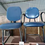LOTE 154 - 02 CADEIRAS DE ESCRITÓRIO COM BASES FIXAS. (NO ESTADO, LEILÃO NÃO TEM GARANTIA E NEM DEVOLUÇÃO, SUJEITO A POSSÍVEIS AVARIAS VISÍVEIS/OCULTAS E/OU AUSÊNCIA DE COMPONENTES).