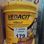 LOTE 179 - 02 BALDES DE VEDALIT, ADITIVO PLASTIFICANTE CONCENTRADO PARA ARGAMASSAS DE ASSENTAMENTO E REBOCO CONVENCIONAL. (NO ESTADO, LEILÃO NÃO TEM GARANTIA E NEM DEVOLUÇÃO, SUJEITO A POSSÍVEIS AVARIAS VISÍVEIS/OCULTAS E/OU AUSÊNCIA DE COMPONENTES).