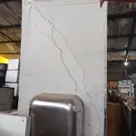 LOTE 100 - 01 PIA EM AÇO INOX CIMENTADA MEDINDO 1,80M X 0,53CM COM AVARIAS. (NO ESTADO, LEILÃO NÃO TEM GARANTIA E NEM DEVOLUÇÃO, SUJEITO A POSSÍVEIS AVARIAS VISÍVEIS/OCULTAS E/OU AUSÊNCIA DE COMPONENTES).