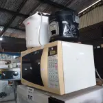 LOTE 107 - 02 MICRO-ONDAS, 01 PANIFICADORA E 01 PANELA ELÉTRICA MARCAS E MODELOS DIVERSOS PARA RETIRADA DE PEÇAS. (NO ESTADO, LEILÃO NÃO TEM GARANTIA E NEM DEVOLUÇÃO, SUJEITO A POSSÍVEIS AVARIAS VISÍVEIS/OCULTAS E/OU AUSÊNCIA DE COMPONENTES).