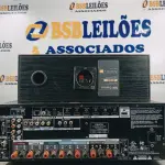 LOTE 360 - 01 RECEIVER MARCA DENON 120V E 01 CAIXA DE SOM CENTRAL MARCA JBL. (NO ESTADO, LEILÃO NÃO TEM GARANTIA E NEM DEVOLUÇÃO, SUJEITO A POSSÍVEIS AVARIAS VISÍVEIS/OCULTAS E/OU AUSÊNCIA DE COMPONENTES).