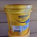 LOTE 200 - 01 BALDE DE ADITIVO IMPERMEABILIZANTE PARA CONCRETOS E ARGAMASSAS E 01 BALDE DE VEDALIT 18L. (NO ESTADO, LEILÃO NÃO TEM GARANTIA E NEM DEVOLUÇÃO, SUJEITO A POSSÍVEIS AVARIAS VISÍVEIS/OCULTAS E/OU AUSÊNCIA DE COMPONENTES).