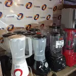 LOTE 236 - 11 LIQUIDIFICADORES MARCAS E MODELOS DIVERSOS PARA RETIRADA DE PEÇAS. (NO ESTADO, LEILÃO NÃO TEM GARANTIA E NEM DEVOLUÇÃO, SUJEITO A POSSÍVEIS AVARIAS VISÍVEIS/OCULTAS E/OU AUSÊNCIA DE COMPONENTES).