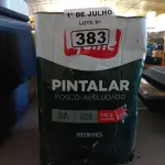 LOTE 383 - 01 LATA DE TINTA IQUINE PINTALAR FOSCO AVELUDADO INTERIORES NA COR BRANCO GELO 18L. (NO ESTADO, LEILÃO NÃO TEM GARANTIA E NEM DEVOLUÇÃO, SUJEITO A POSSÍVEIS AVARIAS VISÍVEIS/OCULTAS E/OU AUSÊNCIA DE COMPONENTES).