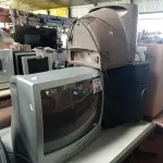 LOTE 348 - 03 TV’S DE TUBO MARCAS E MODELOS DIVERSOS. (NO ESTADO, LEILÃO NÃO TEM GARANTIA E NEM DEVOLUÇÃO, SUJEITO A POSSÍVEIS AVARIAS VISÍVEIS/OCULTAS E/OU AUSÊNCIA DE COMPONENTES).