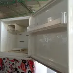 LOTE 321 - 01 GELADEIRA MARCA ELECTROLUX 220V. (NO ESTADO, LEILÃO NÃO TEM GARANTIA E NEM DEVOLUÇÃO, SUJEITO A POSSÍVEIS AVARIAS VISÍVEIS/OCULTAS E/OU AUSÊNCIA DE COMPONENTES).