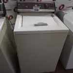 LOTE 438 - 01 MÁQUINA DE LAVAR ROUPAS MARCA BRASTEMP 220V. (NO ESTADO, LEILÃO NÃO TEM GARANTIA E NEM DEVOLUÇÃO, SUJEITO A POSSÍVEIS AVARIAS VISÍVEIS/OCULTAS E/OU AUSÊNCIA DE COMPONENTES).