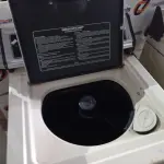 LOTE 439 - 01 MÁQUINA DE LAVAR ROUPAS MARCA BRASTEMP 220V. (NO ESTADO, LEILÃO NÃO TEM GARANTIA E NEM DEVOLUÇÃO, SUJEITO A POSSÍVEIS AVARIAS VISÍVEIS/OCULTAS E/OU AUSÊNCIA DE COMPONENTES).