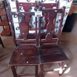 LOTE 464 - 04 CADEIRAS EM MADEIRA. (NO ESTADO, LEILÃO NÃO TEM GARANTIA E NEM DEVOLUÇÃO, SUJEITO A POSSÍVEIS AVARIAS VISÍVEIS/OCULTAS E/OU AUSÊNCIA DE COMPONENTES).