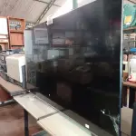 LOTE 285 - 01 TV MARCA TCL 65” POL PARA RETIRADA DE PEÇAS. (NO ESTADO, LEILÃO NÃO TEM GARANTIA E NEM DEVOLUÇÃO, SUJEITO A POSSÍVEIS AVARIAS VISÍVEIS/OCULTAS E/OU AUSÊNCIA DE COMPONENTES).