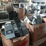 LOTE 393 - 01 LOTE COM GRANDE QUANTIDADE DE APARELHOS DE TELEFONE MARCAS E MODELOS DIVERSOS. (NO ESTADO, LEILÃO NÃO TEM GARANTIA E NEM DEVOLUÇÃO, SUJEITO A POSSÍVEIS AVARIAS VISÍVEIS/OCULTAS E/OU AUSÊNCIA DE COMPONENTES).
