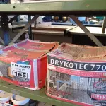 LOTE 165 - 02 CAIXAS DE DRYKOTEC 7700 18KG. (NO ESTADO, LEILÃO NÃO TEM GARANTIA E NEM DEVOLUÇÃO, SUJEITO A POSSÍVEIS AVARIAS VISÍVEIS/OCULTAS E/OU AUSÊNCIA DE COMPONENTES).