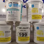LOTE 199 - 04 BALDES DE WIPES PEROXY 4D E 01 BALDE DE TOALHA UMEDECIDA ANTISSÉPTICA. (NO ESTADO, LEILÃO NÃO TEM GARANTIA E NEM DEVOLUÇÃO, SUJEITO A POSSÍVEIS AVARIAS VISÍVEIS/OCULTAS E/OU AUSÊNCIA DE COMPONENTES).