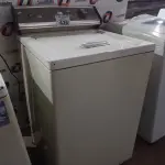 LOTE 438 - 01 MÁQUINA DE LAVAR ROUPAS MARCA BRASTEMP 220V. (NO ESTADO, LEILÃO NÃO TEM GARANTIA E NEM DEVOLUÇÃO, SUJEITO A POSSÍVEIS AVARIAS VISÍVEIS/OCULTAS E/OU AUSÊNCIA DE COMPONENTES).