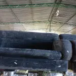 LOTE 141 - 02 SOFÁS DE 02 LUGARES. (NO ESTADO, LEILÃO NÃO TEM GARANTIA E NEM DEVOLUÇÃO, SUJEITO A POSSÍVEIS AVARIAS VISÍVEIS/OCULTAS E/OU AUSÊNCIA DE COMPONENTES).