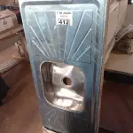 LOTE 412 - 01 PIA EM AÇO INOX CIMENTADA COM 01 CUBA MEDINDO 1,20M X 0,53CM. (NO ESTADO, LEILÃO NÃO TEM GARANTIA E NEM DEVOLUÇÃO, SUJEITO A POSSÍVEIS AVARIAS VISÍVEIS/OCULTAS E/OU AUSÊNCIA DE COMPONENTES).