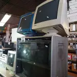 LOTE 249 - 01 TV E 02 MONITORES DE TUBO MARCAS E MODELOS DIVERSOS. (NO ESTADO, LEILÃO NÃO TEM GARANTIA E NEM DEVOLUÇÃO, SUJEITO A POSSÍVEIS AVARIAS VISÍVEIS/OCULTAS E/OU AUSÊNCIA DE COMPONENTES).