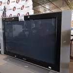 LOTE 251 - 01 TV MARCA PHILIPS 42” POL COM AVARIAS. (NO ESTADO, LEILÃO NÃO TEM GARANTIA E NEM DEVOLUÇÃO, SUJEITO A POSSÍVEIS AVARIAS VISÍVEIS/OCULTAS E/OU AUSÊNCIA DE COMPONENTES).