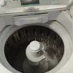 LOTE 297 - 01 MÁQUINA DE LAVAR ROUPAS 220V CAPACIDADE 15KG. (NO ESTADO, LEILÃO NÃO TEM GARANTIA E NEM DEVOLUÇÃO, SUJEITO A POSSÍVEIS AVARIAS VISÍVEIS/OCULTAS E/OU AUSÊNCIA DE COMPONENTES).