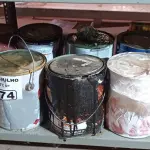 LOTE 174 - 01 LOTE COM VÁRIAS LATAS DE TINTAS CORES DIVERSAS COM AVARIAS. (NO ESTADO, LEILÃO NÃO TEM GARANTIA E NEM DEVOLUÇÃO, SUJEITO A POSSÍVEIS AVARIAS VISÍVEIS/OCULTAS E/OU AUSÊNCIA DE COMPONENTES).