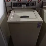 LOTE 439 - 01 MÁQUINA DE LAVAR ROUPAS MARCA BRASTEMP 220V. (NO ESTADO, LEILÃO NÃO TEM GARANTIA E NEM DEVOLUÇÃO, SUJEITO A POSSÍVEIS AVARIAS VISÍVEIS/OCULTAS E/OU AUSÊNCIA DE COMPONENTES).