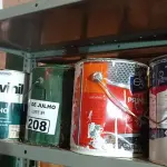 LOTE 208 - 01 LOTE COM VÁRIOS GALÕES 3,6L DE TINTAS CORES DIVERSAS. (NO ESTADO, LEILÃO NÃO TEM GARANTIA E NEM DEVOLUÇÃO, SUJEITO A POSSÍVEIS AVARIAS VISÍVEIS/OCULTAS E/OU AUSÊNCIA DE COMPONENTES).
