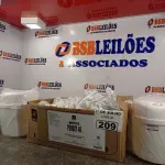 LOTE 209 - 02 FRASQUEIRAS COM 04 REFIS DE TOALHAS UMEDECIDAS. (NO ESTADO, LEILÃO NÃO TEM GARANTIA E NEM DEVOLUÇÃO, SUJEITO A POSSÍVEIS AVARIAS VISÍVEIS/OCULTAS E/OU AUSÊNCIA DE COMPONENTES).