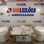 LOTE 209 - 02 FRASQUEIRAS COM 04 REFIS DE TOALHAS UMEDECIDAS. (NO ESTADO, LEILÃO NÃO TEM GARANTIA E NEM DEVOLUÇÃO, SUJEITO A POSSÍVEIS AVARIAS VISÍVEIS/OCULTAS E/OU AUSÊNCIA DE COMPONENTES).