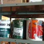 LOTE 208 - 01 LOTE COM VÁRIOS GALÕES 3,6L DE TINTAS CORES DIVERSAS. (NO ESTADO, LEILÃO NÃO TEM GARANTIA E NEM DEVOLUÇÃO, SUJEITO A POSSÍVEIS AVARIAS VISÍVEIS/OCULTAS E/OU AUSÊNCIA DE COMPONENTES).