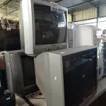 LOTE 338 - 03 TV’S DE TUBO MARCAS E MODELOS DIVERSOS. (NO ESTADO, LEILÃO NÃO TEM GARANTIA E NEM DEVOLUÇÃO, SUJEITO A POSSÍVEIS AVARIAS VISÍVEIS/OCULTAS E/OU AUSÊNCIA DE COMPONENTES).