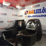 LOTE 281 - 02 AIR FRY MARCAS E MODELOS DIVERSOS. (NO ESTADO, LEILÃO NÃO TEM GARANTIA E NEM DEVOLUÇÃO, SUJEITO A POSSÍVEIS AVARIAS VISÍVEIS/OCULTAS E/OU AUSÊNCIA DE COMPONENTES).