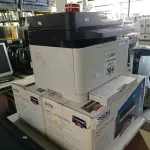 LOTE 304 - 01 IMPRESSORA SAMSUNG XPRESS C480FW E 02 IMPRESSORAS EPSON C92. (NO ESTADO, LEILÃO NÃO TEM GARANTIA E NEM DEVOLUÇÃO, SUJEITO A POSSÍVEIS AVARIAS VISÍVEIS/OCULTAS E/OU AUSÊNCIA DE COMPONENTES).