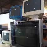 LOTE 249 - 01 TV E 02 MONITORES DE TUBO MARCAS E MODELOS DIVERSOS. (NO ESTADO, LEILÃO NÃO TEM GARANTIA E NEM DEVOLUÇÃO, SUJEITO A POSSÍVEIS AVARIAS VISÍVEIS/OCULTAS E/OU AUSÊNCIA DE COMPONENTES).