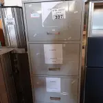 LOTE 397 - 01 ARMÁRIO DE AÇO COM 04 GAVETAS. (NO ESTADO, LEILÃO NÃO TEM GARANTIA E NEM DEVOLUÇÃO, SUJEITO A POSSÍVEIS AVARIAS VISÍVEIS/OCULTAS E/OU AUSÊNCIA DE COMPONENTES).
