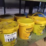 LOTE 168 - 10 BALDES DE VEDACIT 3,6L SENDO PRIMER E MASSA ASFÁLTICA DIVERSOS. (NO ESTADO, LEILÃO NÃO TEM GARANTIA E NEM DEVOLUÇÃO, SUJEITO A POSSÍVEIS AVARIAS VISÍVEIS/OCULTAS E/OU AUSÊNCIA DE COMPONENTES).