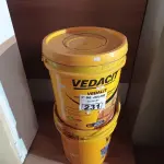 LOTE 231 - 02 BALDES DE VEDALIT, ADITIVO PLASTIFICANTE CONCENTRADO PARA ARGAMASSA DE ASSENTAMENTO E REBOCO CONVENCIONAL. (NO ESTADO, LEILÃO NÃO TEM GARANTIA E NEM DEVOLUÇÃO, SUJEITO A POSSÍVEIS AVARIAS VISÍVEIS/OCULTAS E/OU AUSÊNCIA DE COMPONENTES).