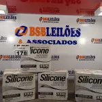 LOTE 178 - 04 CAIXAS COM ADESIVO DE SILICONE MULTIUSO TRANSPARENTE COM 12 BISNAGAS CADA. (NO ESTADO, LEILÃO NÃO TEM GARANTIA E NEM DEVOLUÇÃO, SUJEITO A POSSÍVEIS AVARIAS VISÍVEIS/OCULTAS E/OU AUSÊNCIA DE COMPONENTES).