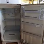 LOTE 320 - 01 GELADEIRA MARCA CONTINENTAL 220V. (NO ESTADO, LEILÃO NÃO TEM GARANTIA E NEM DEVOLUÇÃO, SUJEITO A POSSÍVEIS AVARIAS VISÍVEIS/OCULTAS E/OU AUSÊNCIA DE COMPONENTES).