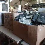 LOTE 326 - 01 LOTE COM GRANDE QUANTIDADE DE APARELHOS DE TELEFONE MARCAS E MODELOS DIVERSOS. (NO ESTADO, LEILÃO NÃO TEM GARANTIA E NEM DEVOLUÇÃO, SUJEITO A POSSÍVEIS AVARIAS VISÍVEIS/OCULTAS E/OU AUSÊNCIA DE COMPONENTES).
