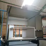 LOTE 345 - 01 LOTE COM VÁRIAS MESAS EM MADEIRA MODELOS DIVERSOS.  (NO ESTADO, LEILÃO NÃO TEM GARANTIA E NEM DEVOLUÇÃO, SUJEITO A POSSÍVEIS AVARIAS VISÍVEIS/OCULTAS E/OU AUSÊNCIA DE COMPONENTES).