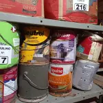 LOTE 217 - 01 LOTE COM VÁRIOS GALÕES 3,6L DE TINTAS CORES DIVERSAS. (NO ESTADO, LEILÃO NÃO TEM GARANTIA E NEM DEVOLUÇÃO, SUJEITO A POSSÍVEIS AVARIAS VISÍVEIS/OCULTAS E/OU AUSÊNCIA DE COMPONENTES).