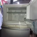 LOTE 442 - 01 GELADEIRA MARCA BRASTEMP 220V. (NO ESTADO, LEILÃO NÃO TEM GARANTIA E NEM DEVOLUÇÃO, SUJEITO A POSSÍVEIS AVARIAS VISÍVEIS/OCULTAS E/OU AUSÊNCIA DE COMPONENTES).