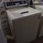 LOTE 439 - 01 MÁQUINA DE LAVAR ROUPAS MARCA BRASTEMP 220V. (NO ESTADO, LEILÃO NÃO TEM GARANTIA E NEM DEVOLUÇÃO, SUJEITO A POSSÍVEIS AVARIAS VISÍVEIS/OCULTAS E/OU AUSÊNCIA DE COMPONENTES).