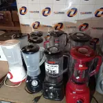 LOTE 236 - 11 LIQUIDIFICADORES MARCAS E MODELOS DIVERSOS PARA RETIRADA DE PEÇAS. (NO ESTADO, LEILÃO NÃO TEM GARANTIA E NEM DEVOLUÇÃO, SUJEITO A POSSÍVEIS AVARIAS VISÍVEIS/OCULTAS E/OU AUSÊNCIA DE COMPONENTES).