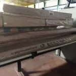 LOTE 409 - 01 LOTE COM VÁRIAS PEÇAS DE MÓVEIS DESMONTADOS. (NO ESTADO, LEILÃO NÃO TEM GARANTIA E NEM DEVOLUÇÃO, SUJEITO A POSSÍVEIS AVARIAS VISÍVEIS/OCULTAS E/OU AUSÊNCIA DE COMPONENTES).